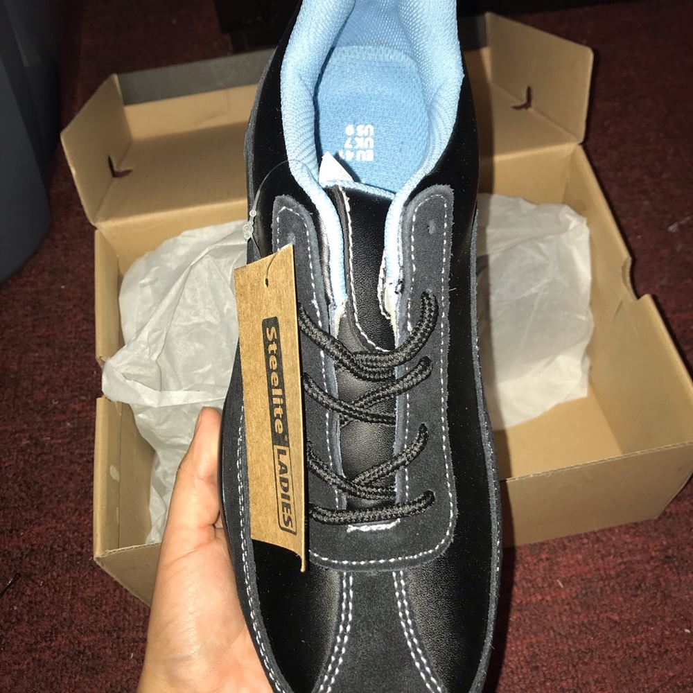 Shoes - Picture 5 of 7